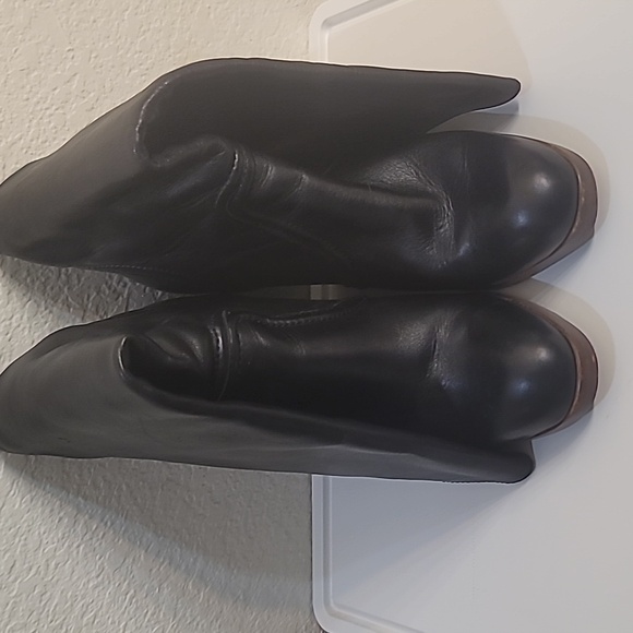 Rare! Michael KORS tall black leatherpull-on (wood block heal) boots. - Picture 6 of 7